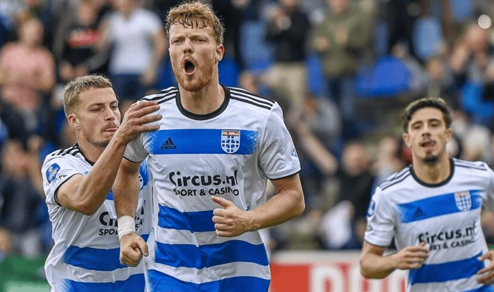 新任左后卫 新任左后卫